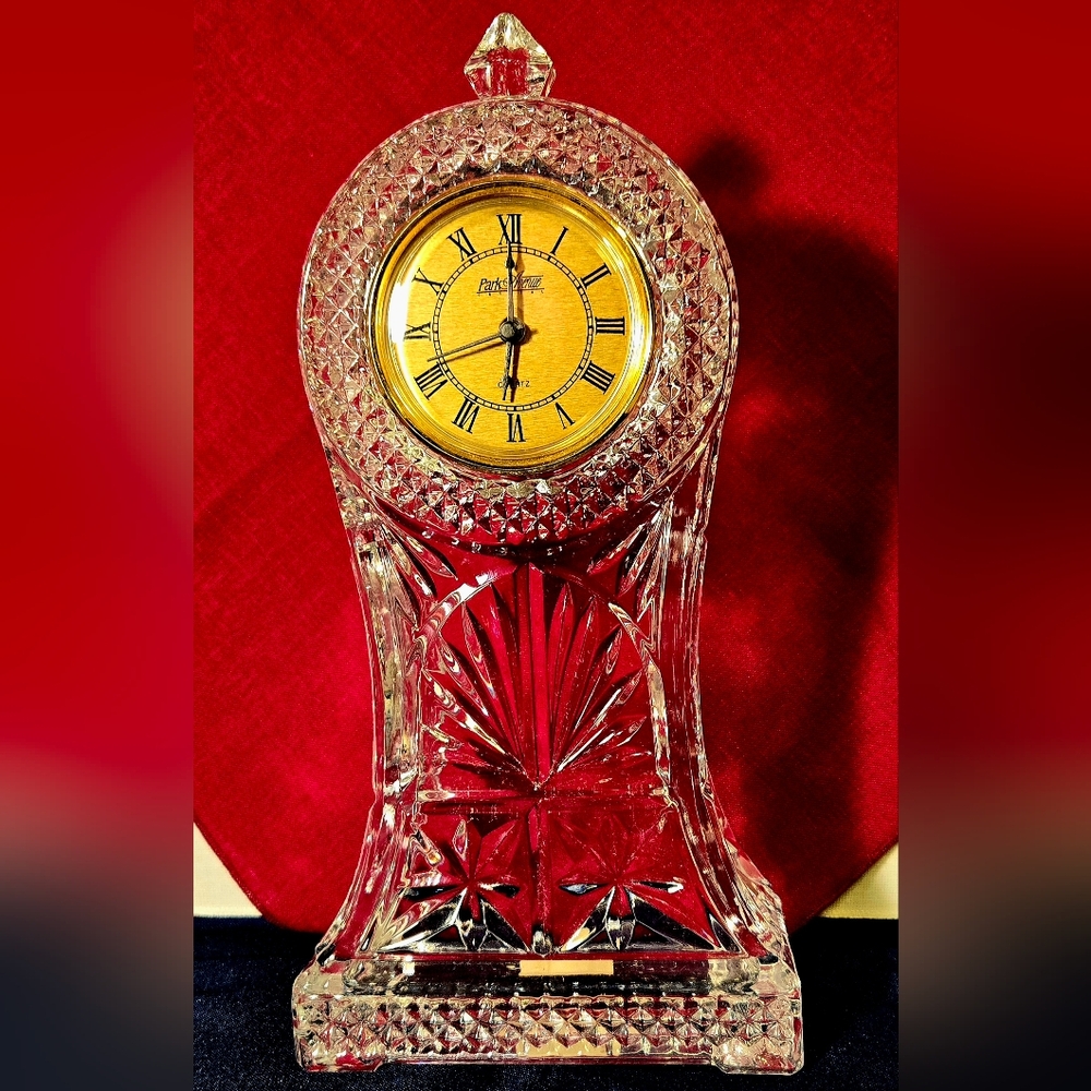 Vintage Park Avenue Crystal Quartz Mantel Grandfather Clock. 